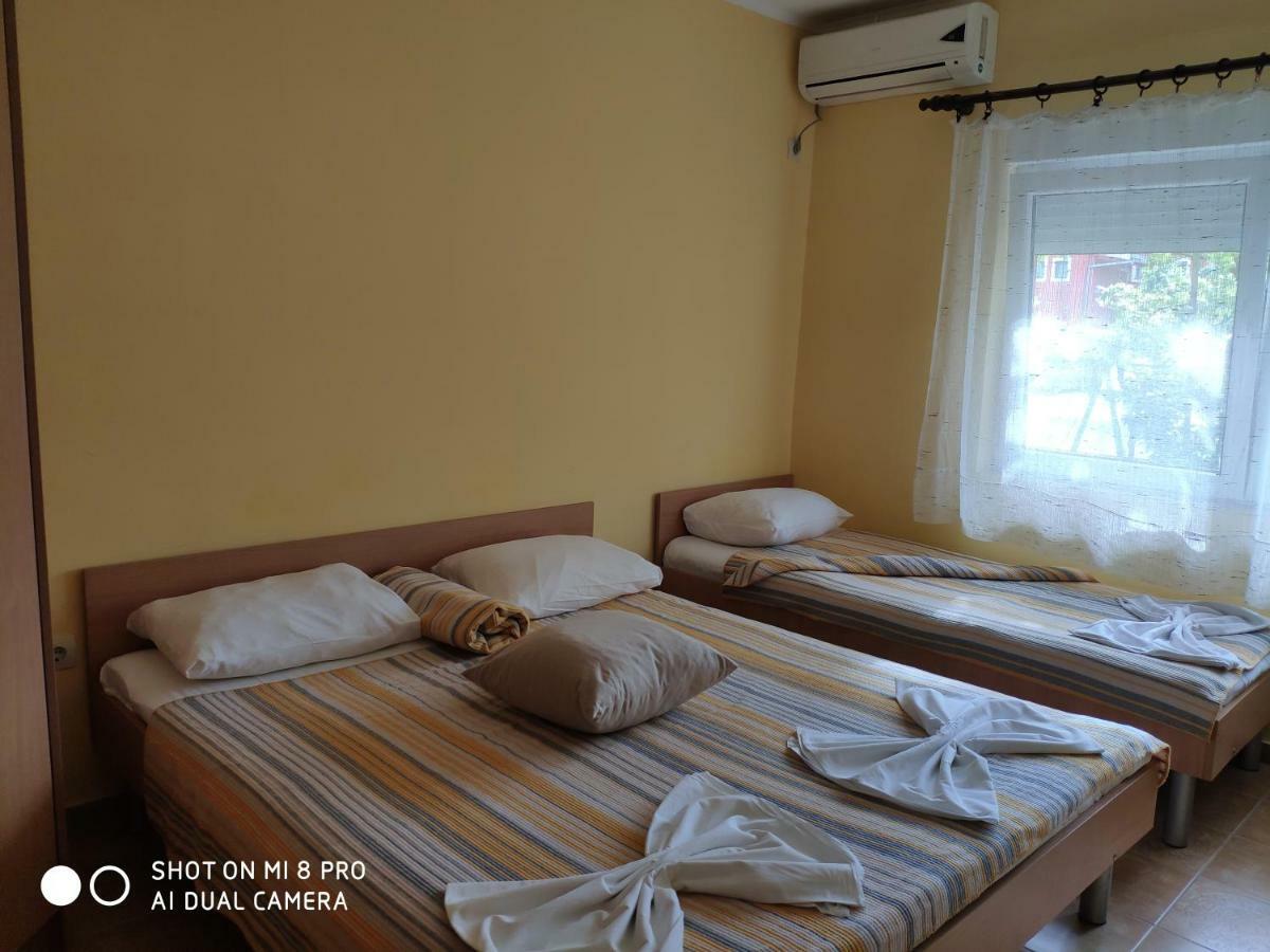סוטומורה Apartments Brnjada מראה חיצוני תמונה